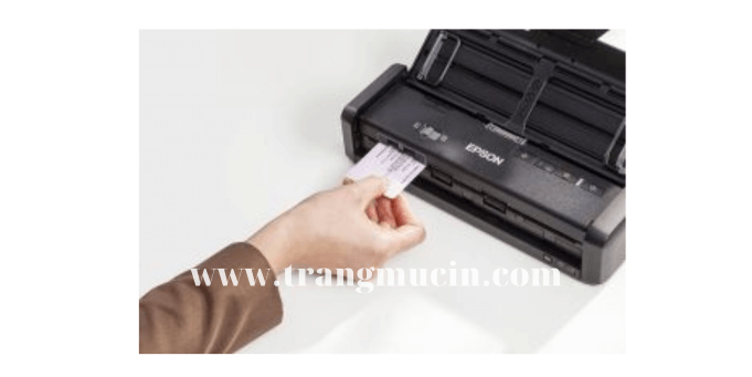 bỏ thẻ nhựa vào máy scan epson ds-360w