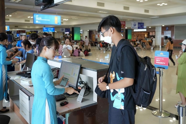 dùng tài khoản định danh check in tại sân bay